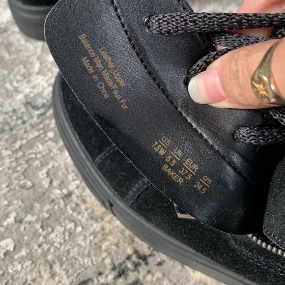 Naturalizer faux fur lined black suede high tops shoes 7.5 wide - Picture 3 of 3